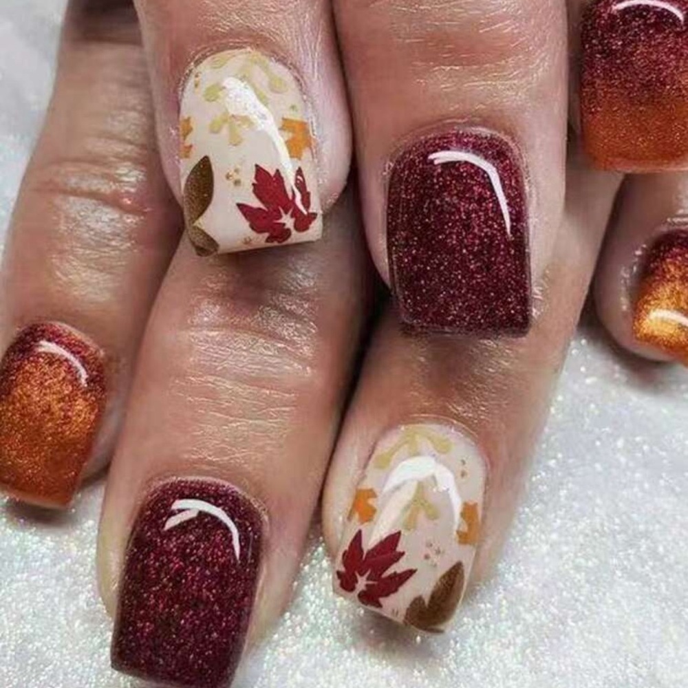 New-24 piece autumn-themed short, square press on nails with glitter/leaf design
